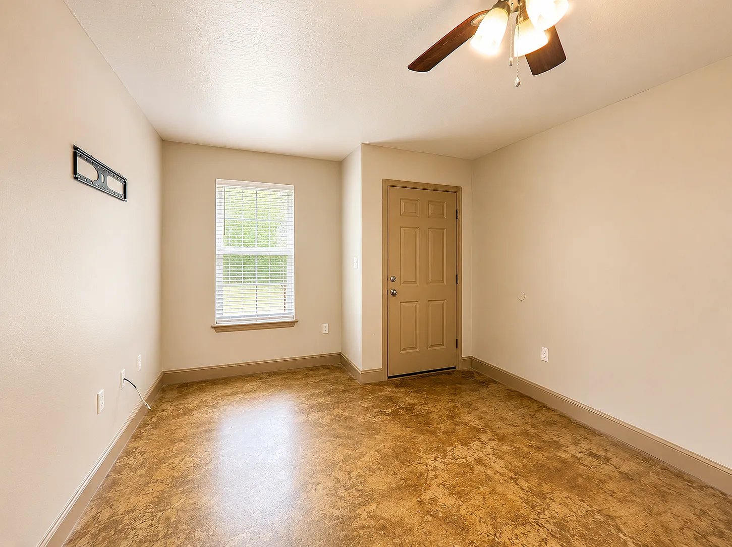 1 bed, 700 sqft, $800 — Photo 2