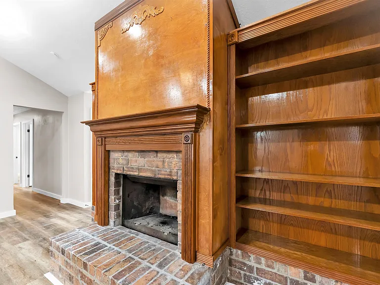 6211 Coachgate Dr — Photo 25