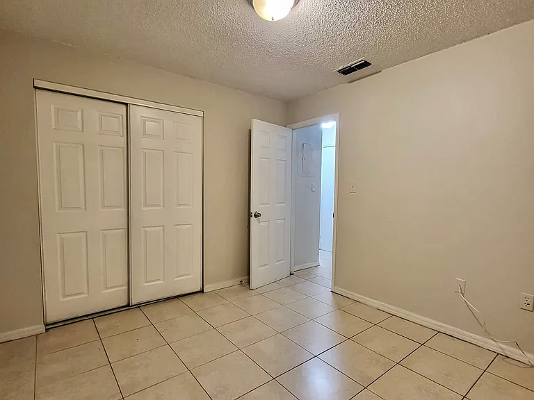 1704 Birchwood Cir #2 — Photo 7