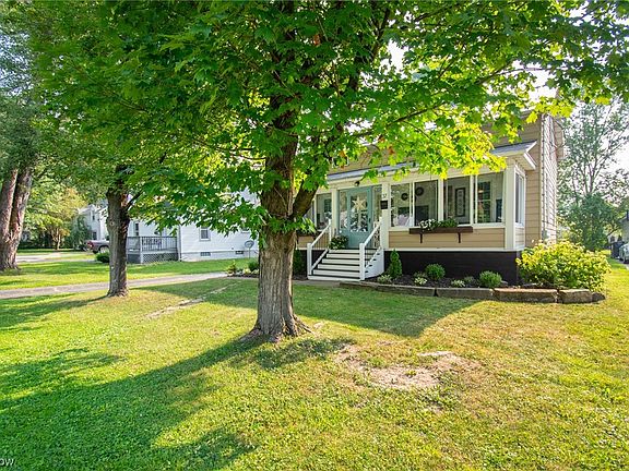 3rd image of 37 Hood Dr