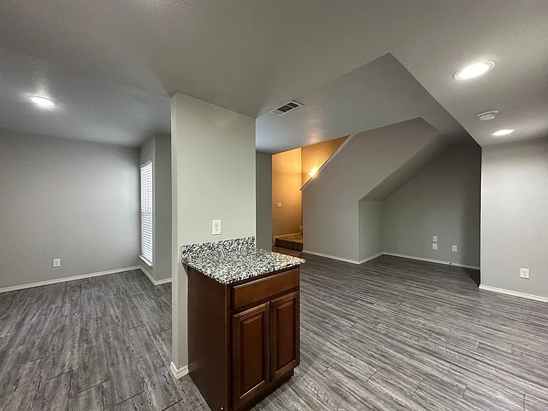Pavilion Place Apartments — Photo 27