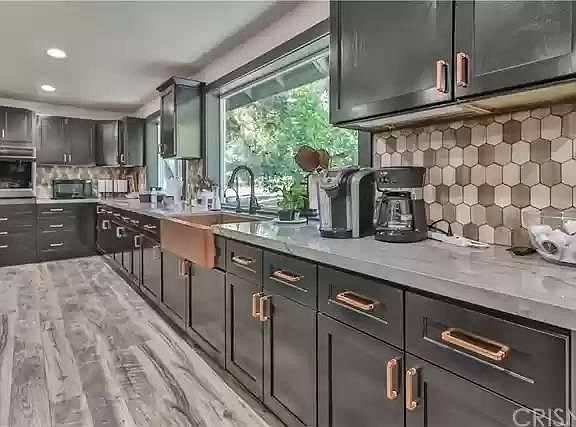4th image of 23469 Newhall Ave