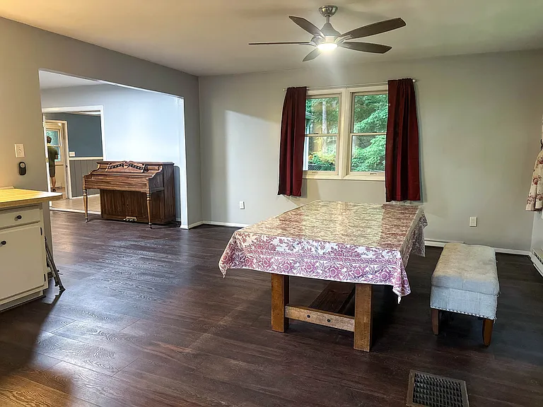 200 Oakley Dr — Photo 13