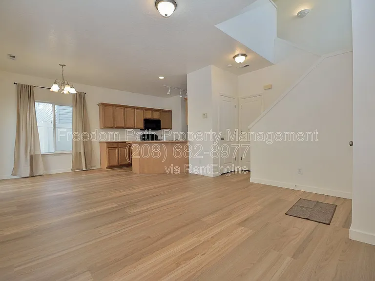 7830 N Mather Ct — Photo 4