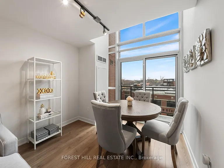 775 King St W #425 — Photo 4
