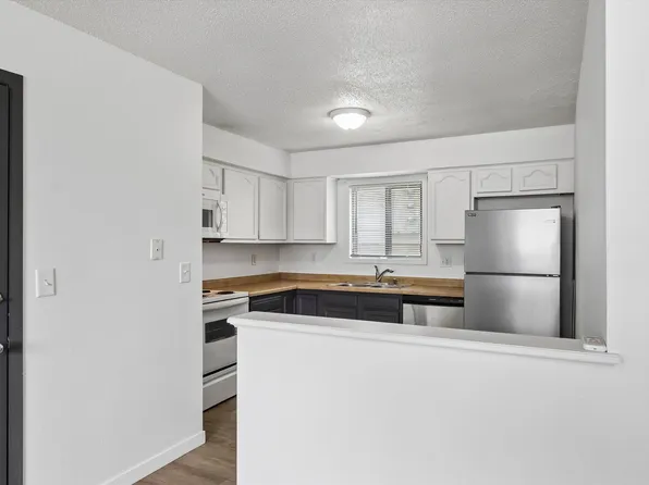 755 Brandon Avenue, 755 Brandon Ave APT 2, Hiawatha, IA 52233