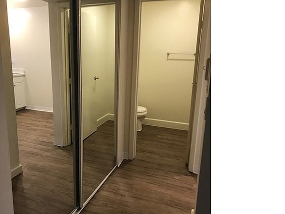 4th image of 1400 Creekside Dr APT 3