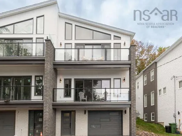 368 Shore Dr, Bedford, NS B4A 2C6