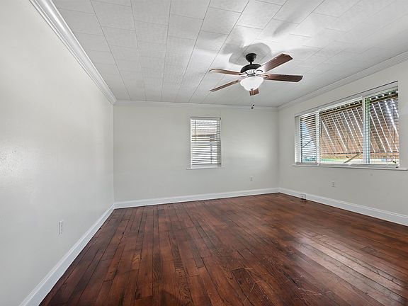5th image of 23057 Pine St