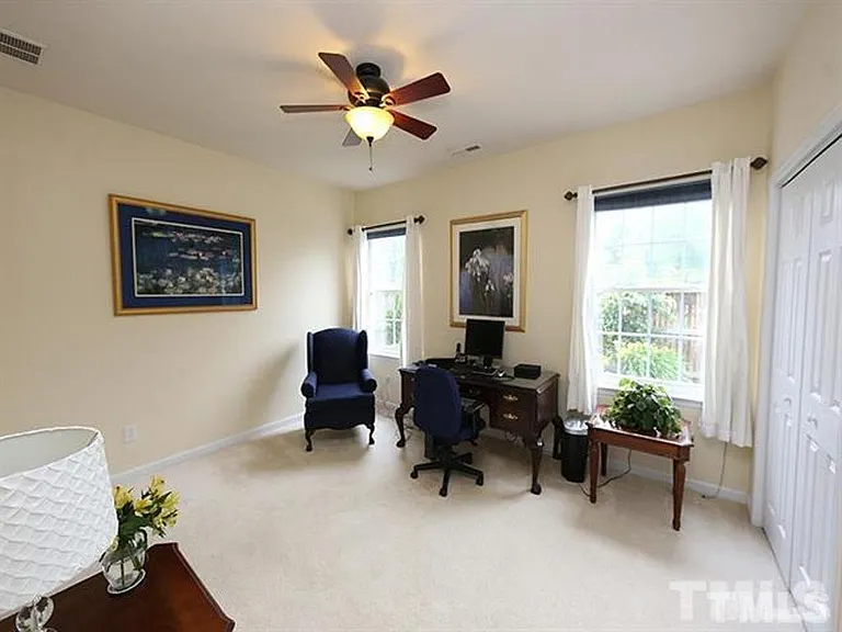 207 Mannington Dr — Photo 9