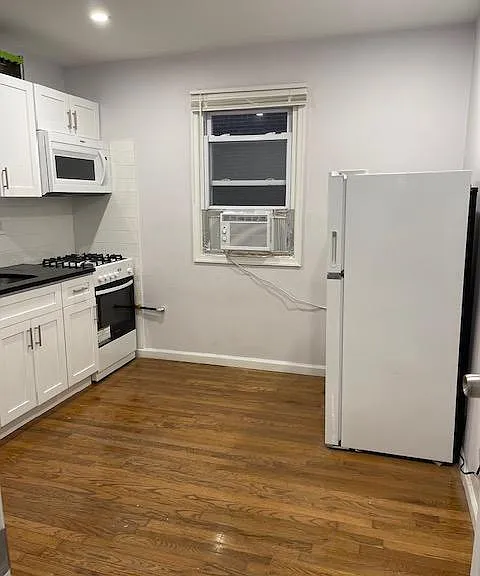 4026 Ludlow St #3 — Photo 2