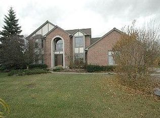 4099 Morehead Dr, Troy, MI 48085