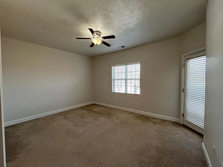 2338 Suncrest Vlg — Photo 4