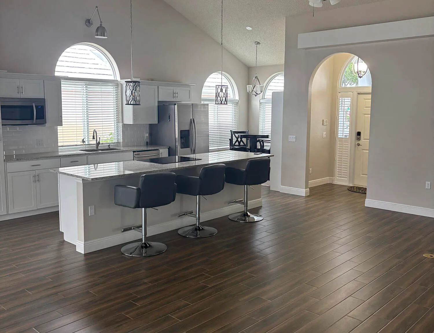 3 bed, 2.0 bath, 2271 sqft, $3,750 — Photo 4