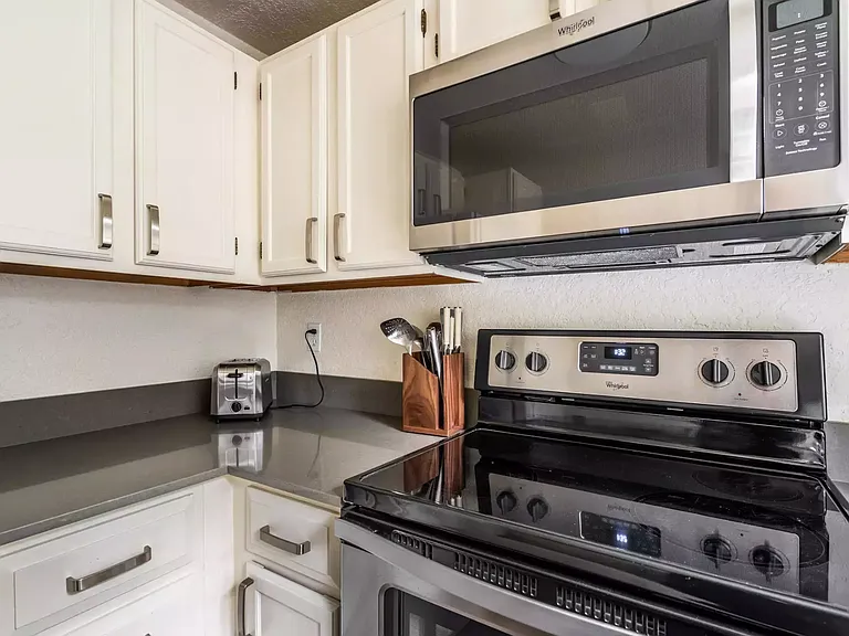 4259 Woodland Park Ave N #5 — Photo 5