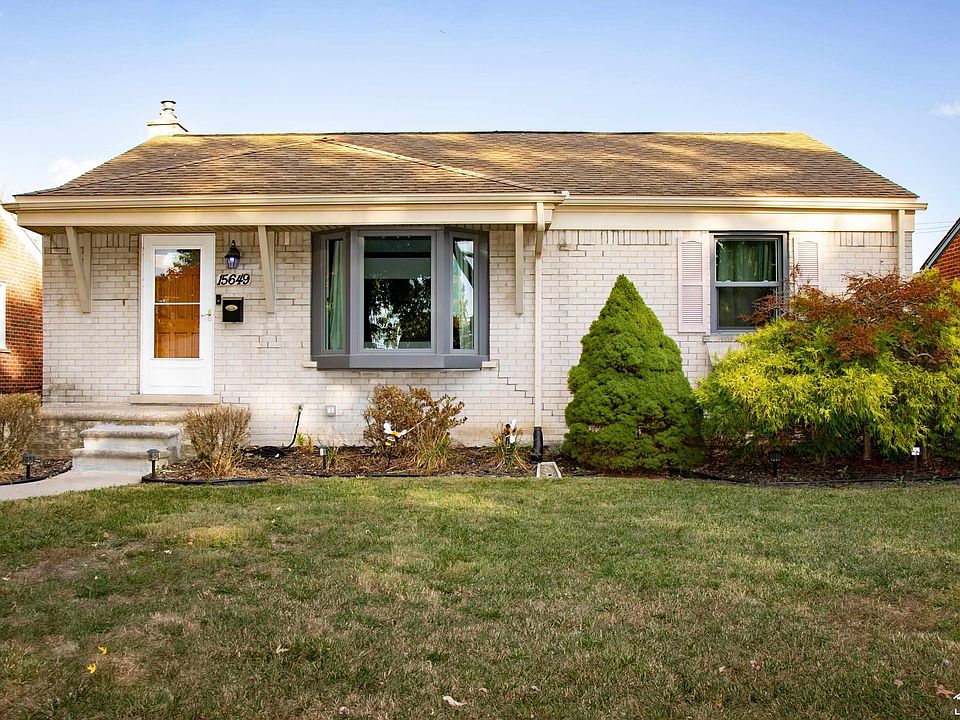 1st image of 15649 Churchill St
