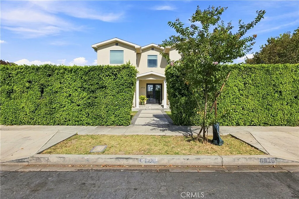 4 bed, 3034 sqft, $5,995 — Photo 2