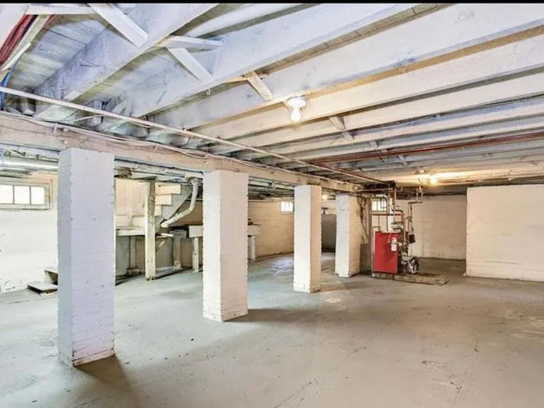 439 Park Ave — Photo 21