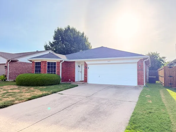 8125 Dripping Springs Dr, Fort Worth, TX 76134