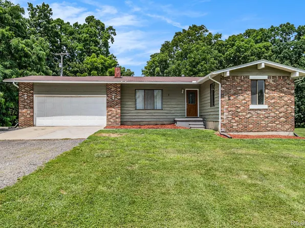 1516 Ray Rd, Fenton, MI 48430