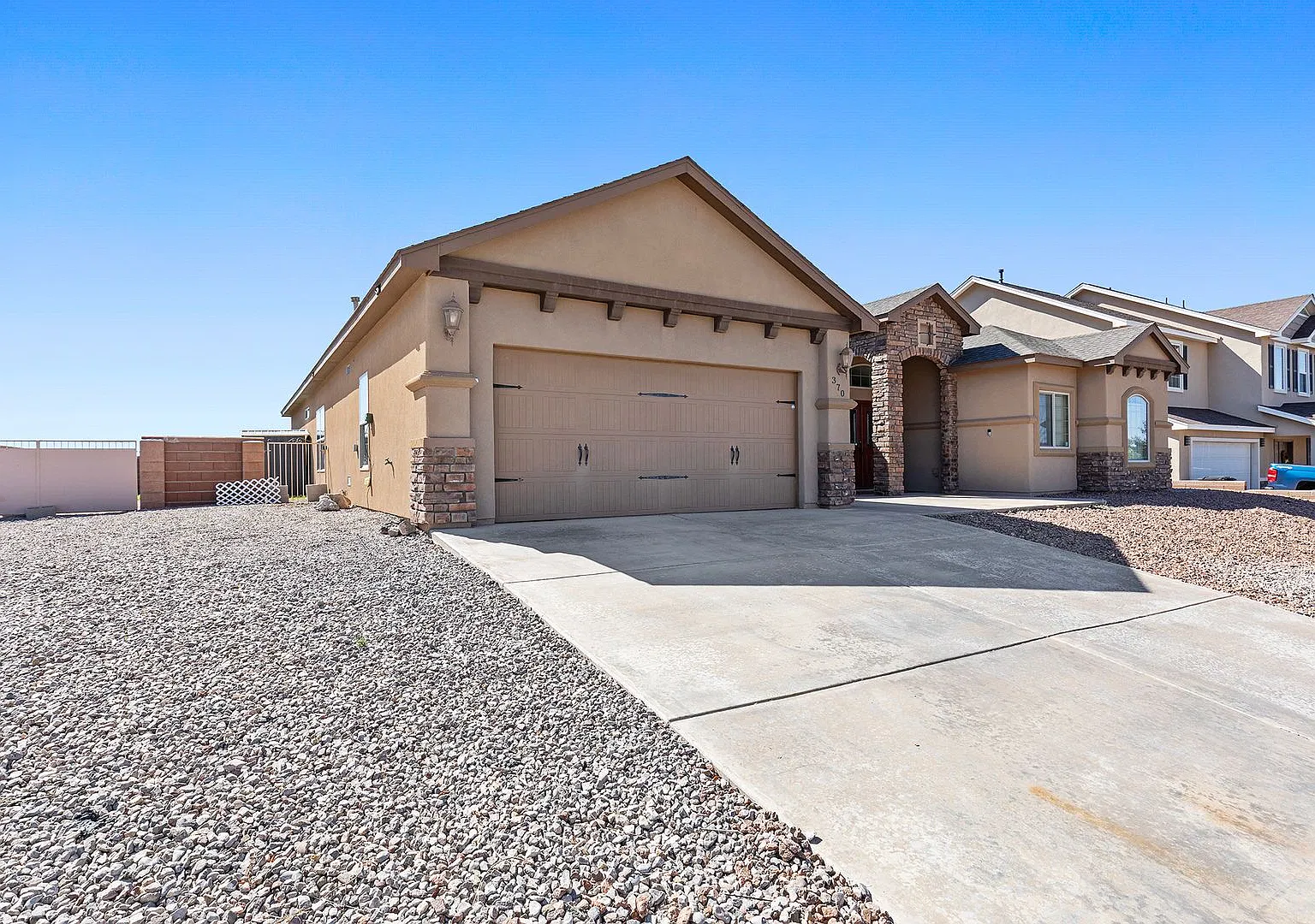 Spacious 5 Bedroom 3 Bath House near Golf Course — Photo 2