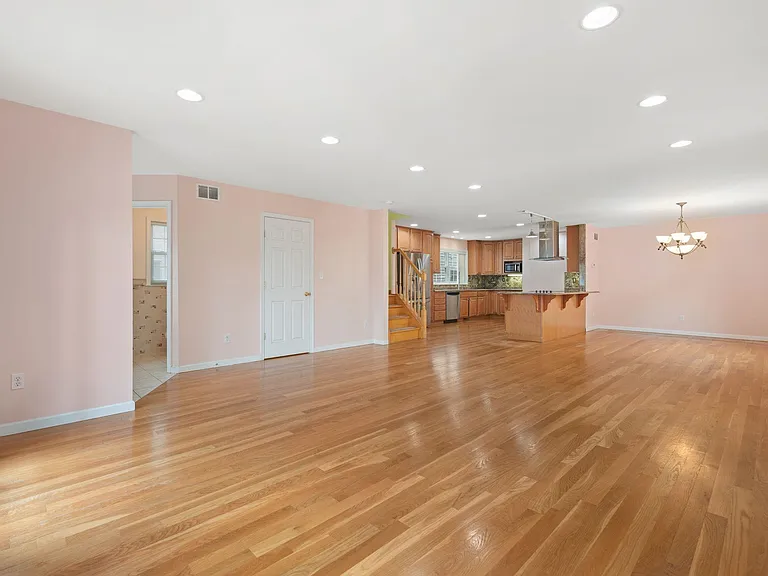 13 Humphrey Ave #1 — Photo 1
