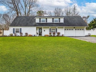 29 Honeysuckle Lane, Holtsville, NY, 11742