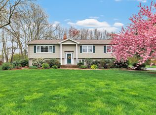 10 Cayer Cir, Shelton, CT 06484