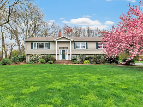 10 Cayer Circle, Shelton, CT 06484