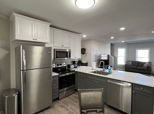 320 W 4th St #102, Cedar Falls, IA 50613