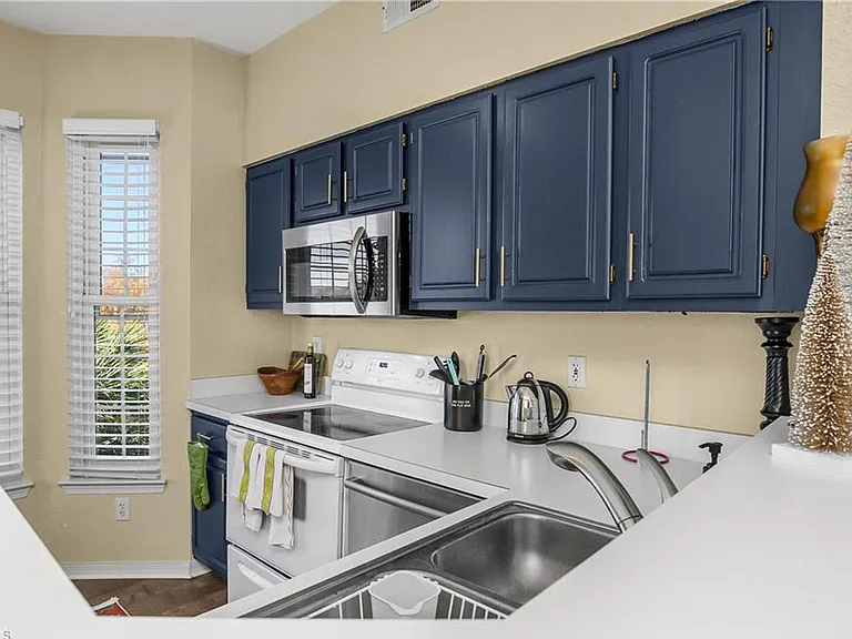 23500 Walden Center Dr #303 — Photo 12