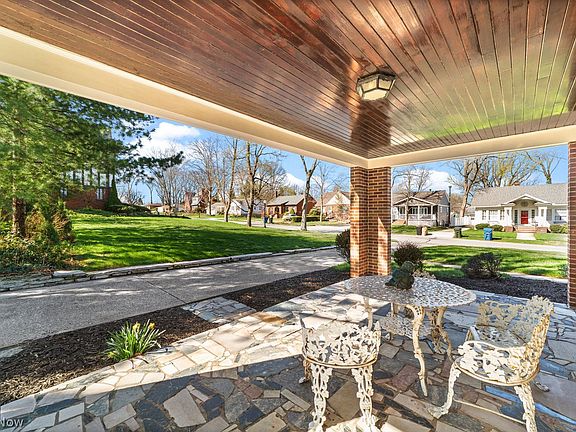 5th image of 151 Woodhill Dr