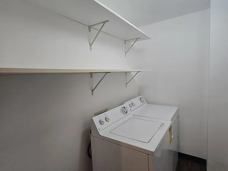 Isherwood Apartments — Photo 7