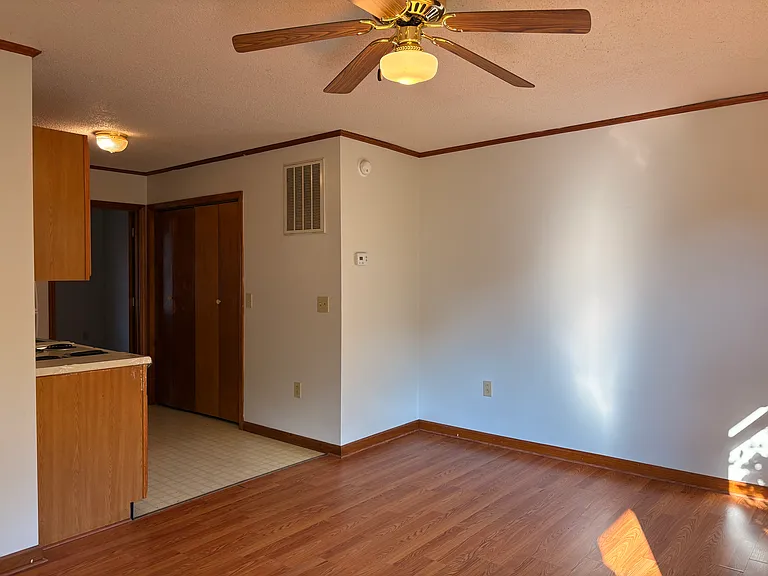 812 E Maple St #2 — Photo 3