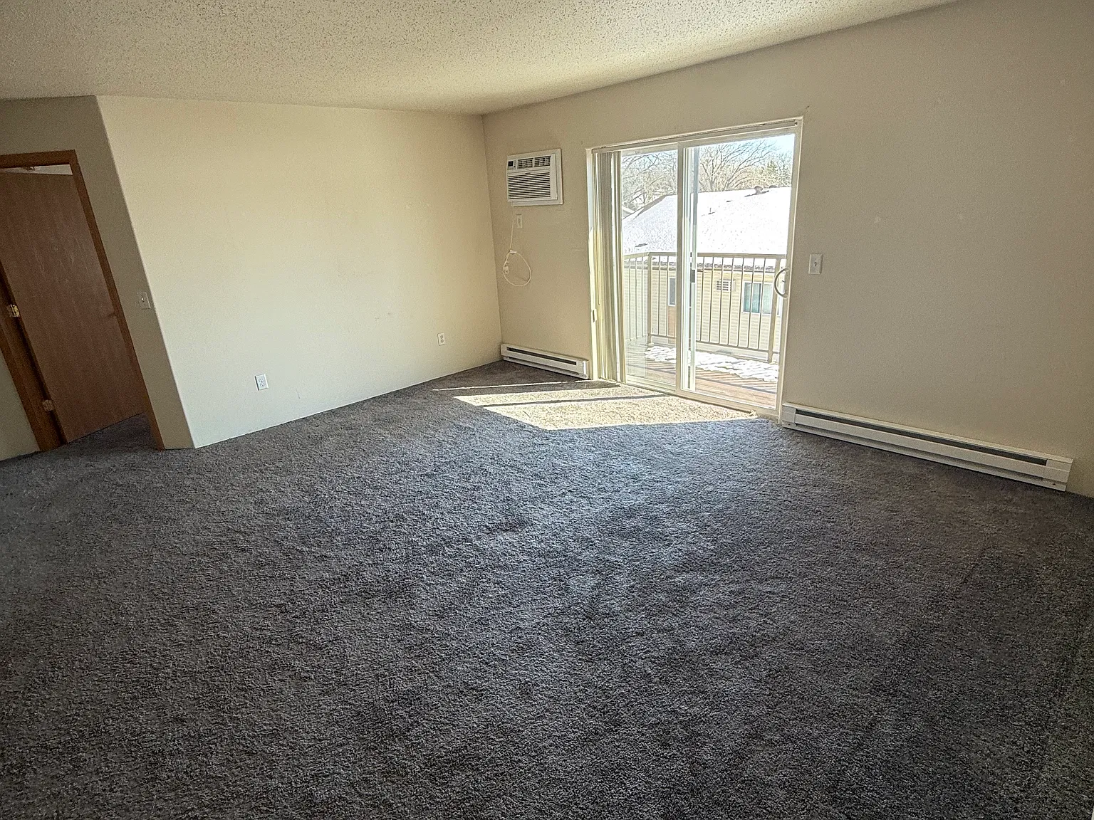 1 bed, 700 sqft, $895 — Photo 3
