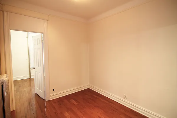 Rented by New York Realty Minimax Inc | media 4