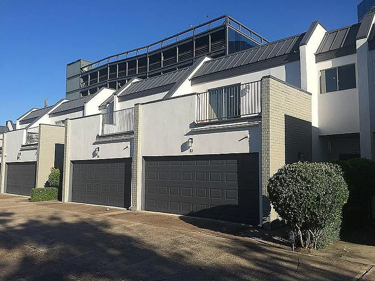 1300 Augusta Dr #32 — Photo 1