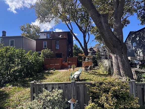 4th image of 133 Hampton Ave