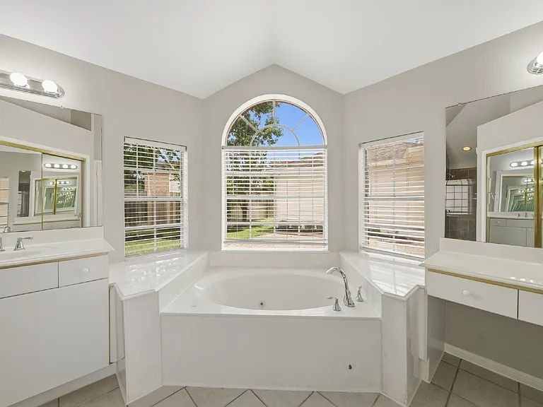 1735 Berkoff Dr — Photo 11
