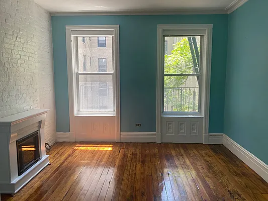 Rented by Coldwell Banker Warburg | media 4