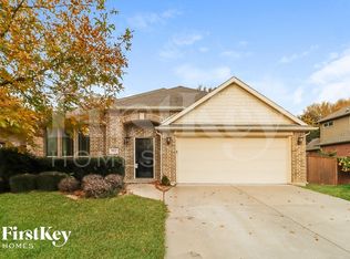 912 Tara Dr, Burleson, TX 76028