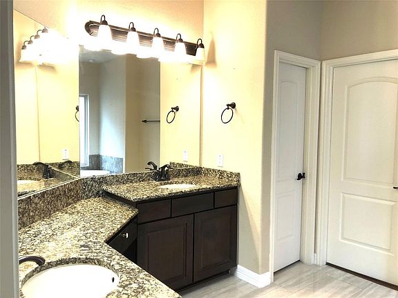3rd image of 4211 Mill Oaks Dr