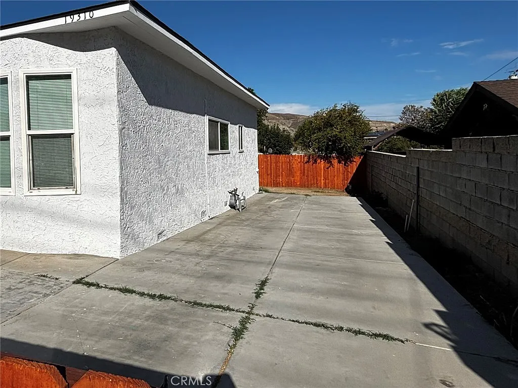 2 bed, 836 sqft, $2,695 — Photo 2