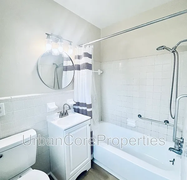 115 7th Ave N #9 — Photo 9