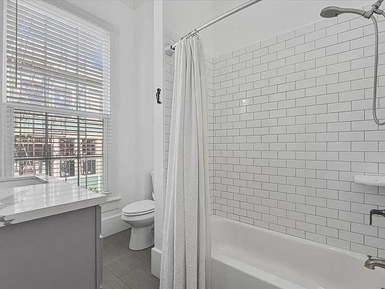 1724 33rd St — Photo 24