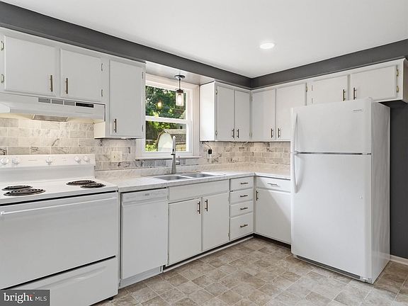 5th image of 7944 Lincoln Way E