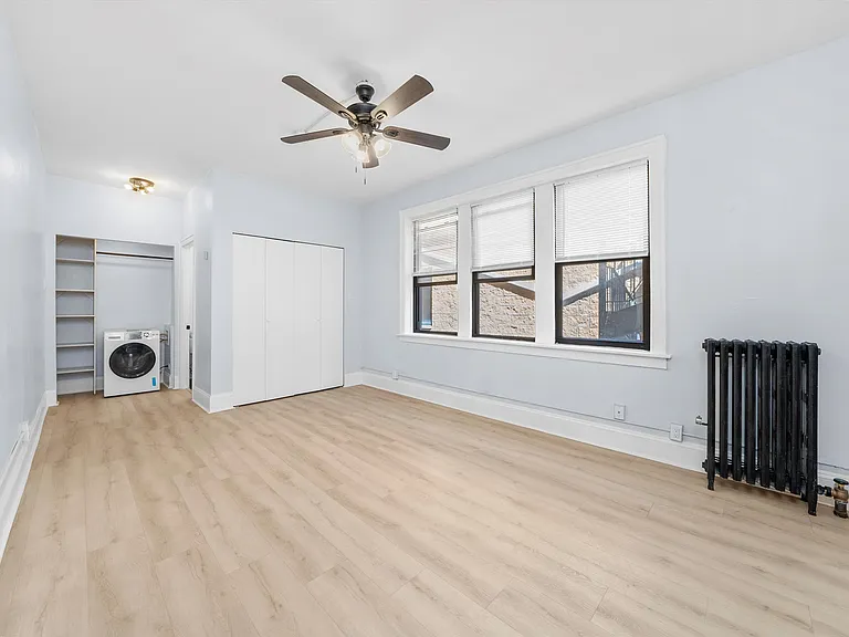 University Manor Apartments — Photo 16