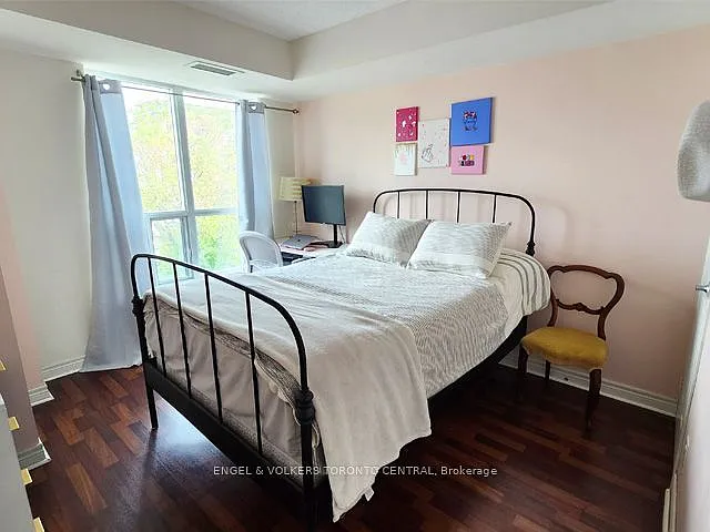 60 Fairfax Cres #330 — Photo 6