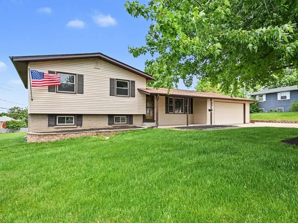 2 Briarcliff Rd, Montgomery, IL 60538