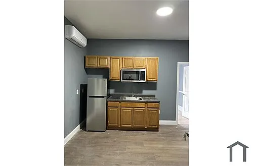 4618 Wayne Ave Photo 1